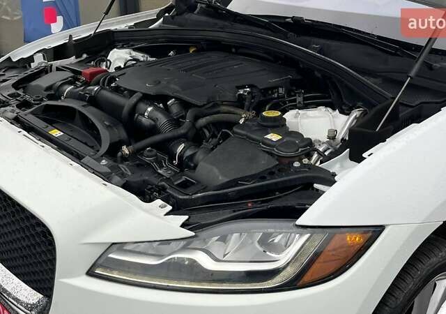 Белый Ягуар Ф-Пейс, объемом двигателя 3 л и пробегом 173 тыс. км за 14900 $, фото 27 на Automoto.ua