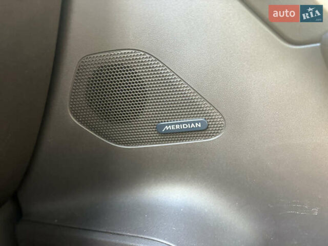 Білий Ягуар Ф-Пейс, об'ємом двигуна 2 л та пробігом 199 тис. км за 22900 $, фото 26 на Automoto.ua