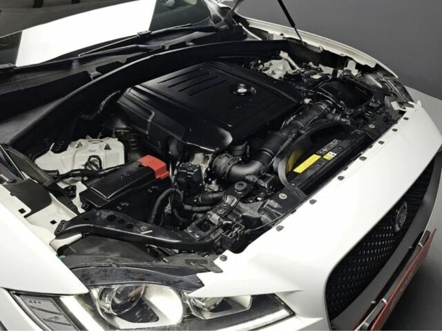 Белый Ягуар Ф-Пейс, объемом двигателя 2 л и пробегом 148 тыс. км за 25100 $, фото 20 на Automoto.ua