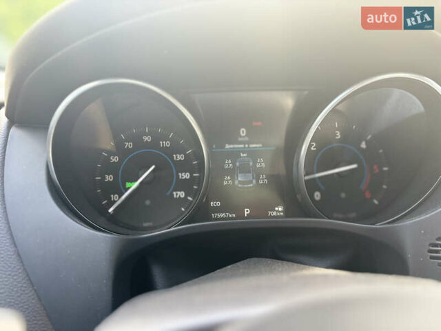 Білий Ягуар Ф-Пейс, об'ємом двигуна 2 л та пробігом 199 тис. км за 22900 $, фото 34 на Automoto.ua