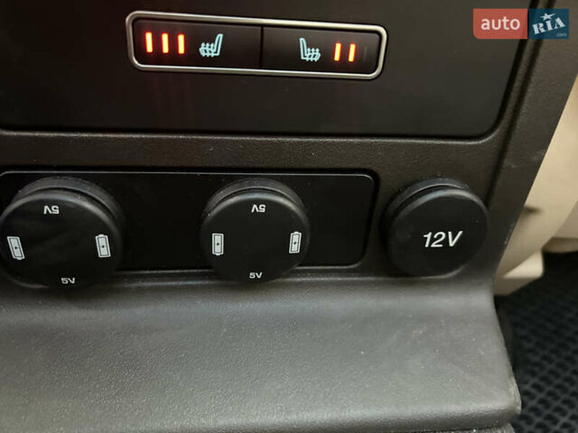 Білий Ягуар Ф-Пейс, об'ємом двигуна 2 л та пробігом 199 тис. км за 22900 $, фото 14 на Automoto.ua