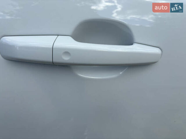 Білий Ягуар Ф-Пейс, об'ємом двигуна 2 л та пробігом 199 тис. км за 22900 $, фото 10 на Automoto.ua