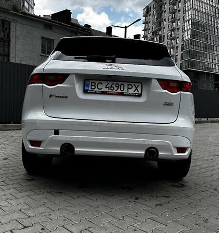 Белый Ягуар Ф-Пейс, объемом двигателя 3 л и пробегом 153 тыс. км за 20500 $, фото 6 на Automoto.ua