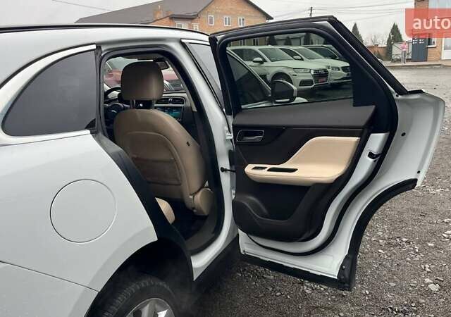 Белый Ягуар Ф-Пейс, объемом двигателя 3 л и пробегом 173 тыс. км за 14900 $, фото 22 на Automoto.ua