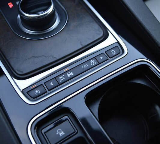 Білий Ягуар Ф-Пейс, об'ємом двигуна 2 л та пробігом 192 тис. км за 19300 $, фото 17 на Automoto.ua