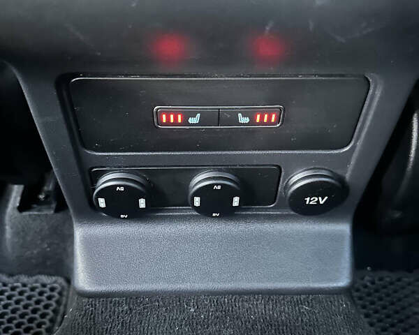 Білий Ягуар Ф-Пейс, об'ємом двигуна 2 л та пробігом 155 тис. км за 17999 $, фото 27 на Automoto.ua