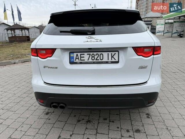 Білий Ягуар Ф-Пейс, об'ємом двигуна 2 л та пробігом 240 тис. км за 22000 $, фото 4 на Automoto.ua
