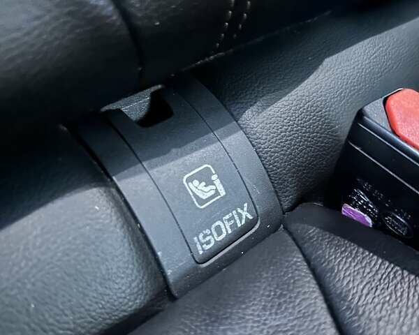 Білий Ягуар Ф-Пейс, об'ємом двигуна 2 л та пробігом 155 тис. км за 17999 $, фото 45 на Automoto.ua