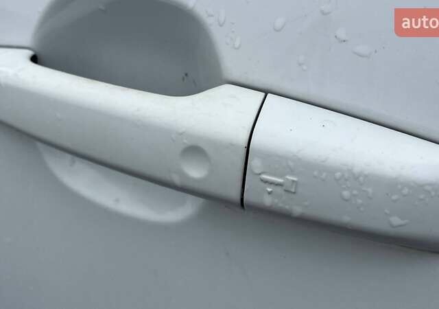 Белый Ягуар Ф-Пейс, объемом двигателя 3 л и пробегом 173 тыс. км за 14900 $, фото 7 на Automoto.ua