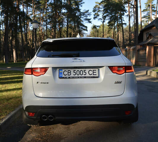 Білий Ягуар Ф-Пейс, об'ємом двигуна 2 л та пробігом 192 тис. км за 19300 $, фото 3 на Automoto.ua