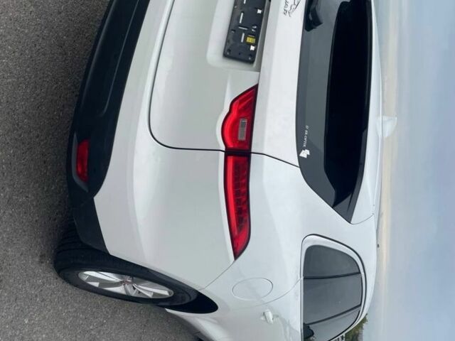 Белый Ягуар Ф-Пейс, объемом двигателя 2 л и пробегом 148 тыс. км за 25100 $, фото 3 на Automoto.ua