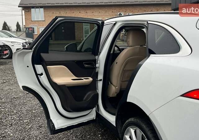 Белый Ягуар Ф-Пейс, объемом двигателя 3 л и пробегом 173 тыс. км за 14900 $, фото 32 на Automoto.ua