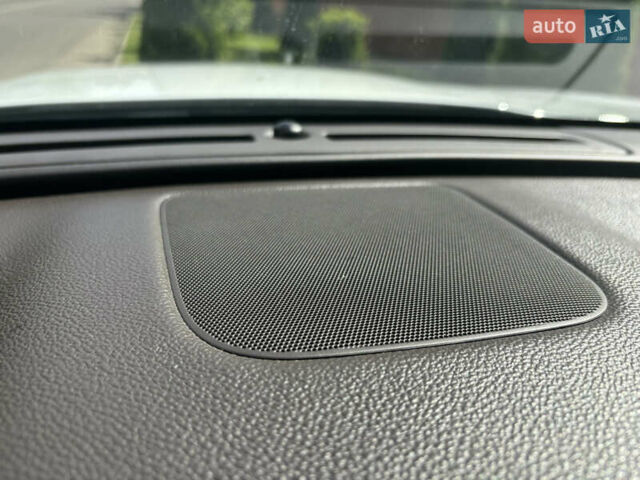 Білий Ягуар Ф-Пейс, об'ємом двигуна 2 л та пробігом 199 тис. км за 22900 $, фото 51 на Automoto.ua