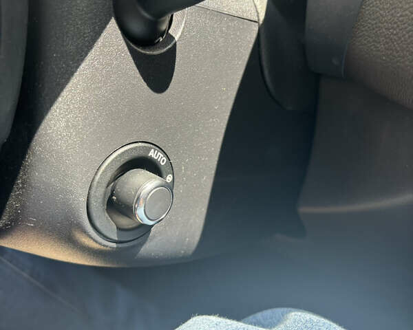 Білий Ягуар Ф-Пейс, об'ємом двигуна 2 л та пробігом 199 тис. км за 22900 $, фото 41 на Automoto.ua