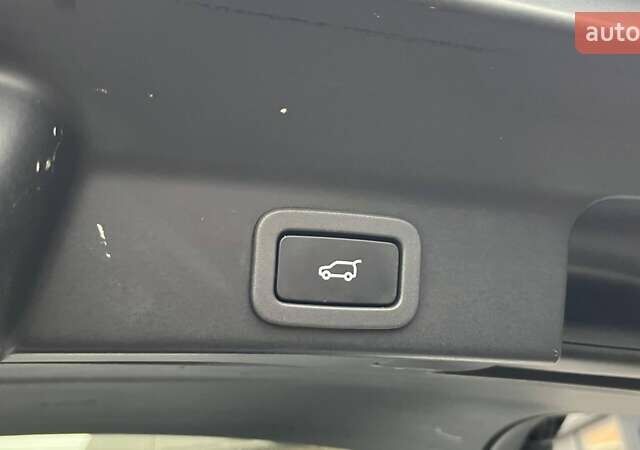 Белый Ягуар Ф-Пейс, объемом двигателя 3 л и пробегом 173 тыс. км за 14900 $, фото 25 на Automoto.ua