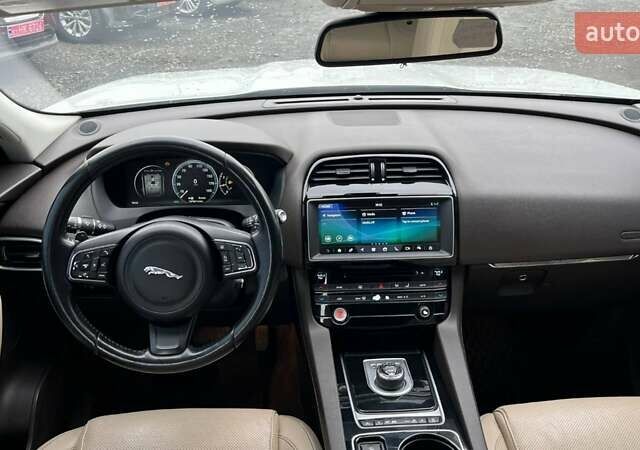 Белый Ягуар Ф-Пейс, объемом двигателя 3 л и пробегом 173 тыс. км за 14900 $, фото 35 на Automoto.ua