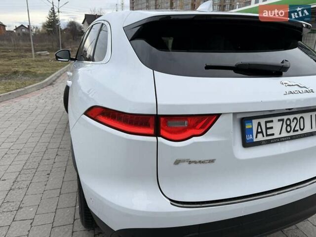 Білий Ягуар Ф-Пейс, об'ємом двигуна 2 л та пробігом 240 тис. км за 22000 $, фото 16 на Automoto.ua