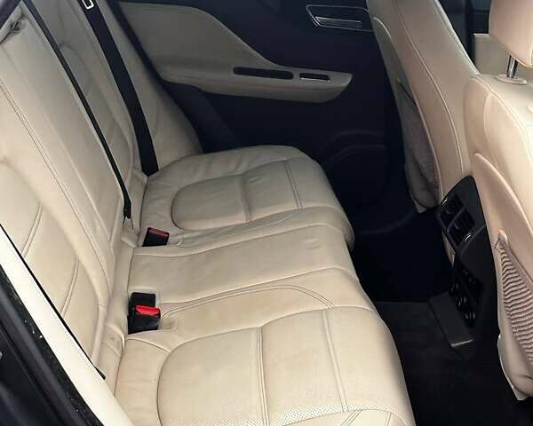 Белый Ягуар Ф-Пейс, объемом двигателя 3 л и пробегом 173 тыс. км за 14900 $, фото 34 на Automoto.ua