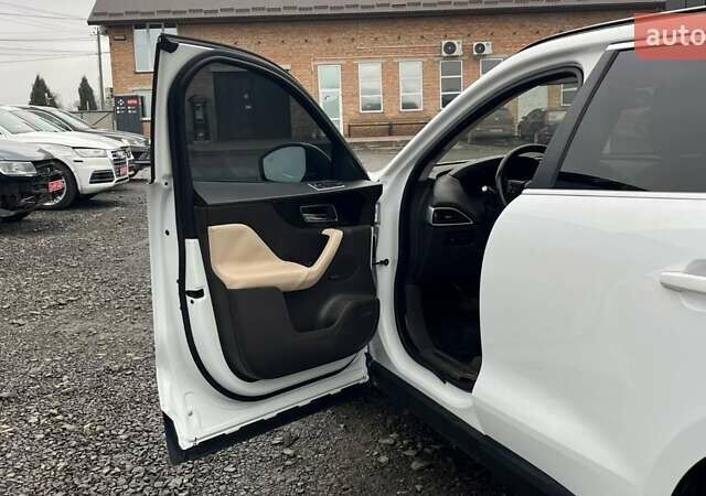 Белый Ягуар Ф-Пейс, объемом двигателя 3 л и пробегом 173 тыс. км за 14900 $, фото 9 на Automoto.ua