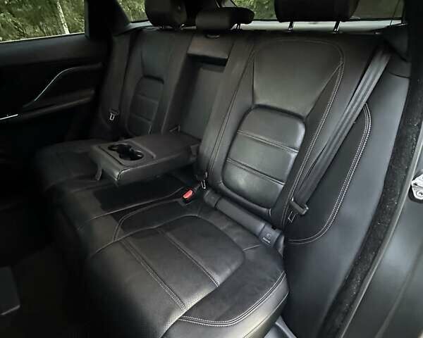 Білий Ягуар Ф-Пейс, об'ємом двигуна 2 л та пробігом 155 тис. км за 17999 $, фото 20 на Automoto.ua