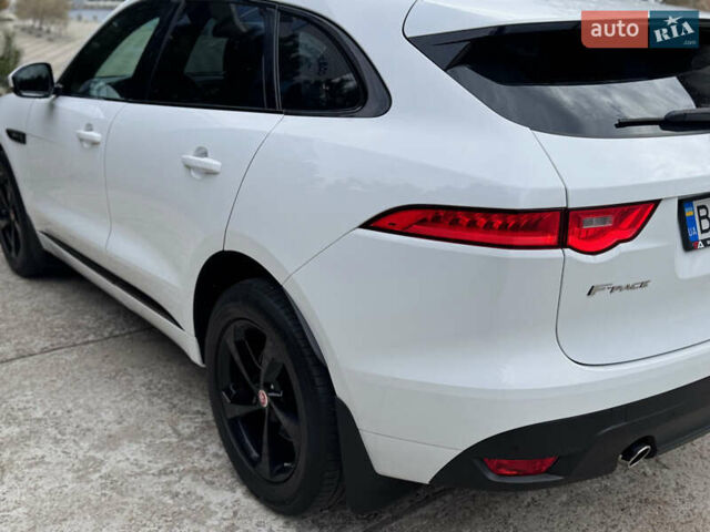 Білий Ягуар Ф-Пейс, об'ємом двигуна 2 л та пробігом 100 тис. км за 25700 $, фото 38 на Automoto.ua