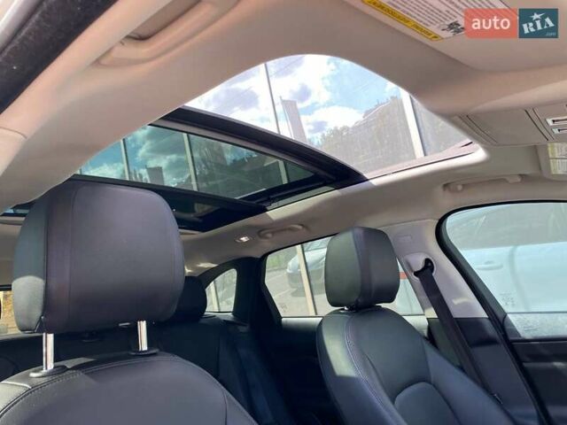 Белый Ягуар Ф-Пейс, объемом двигателя 2 л и пробегом 120 тыс. км за 22900 $, фото 21 на Automoto.ua