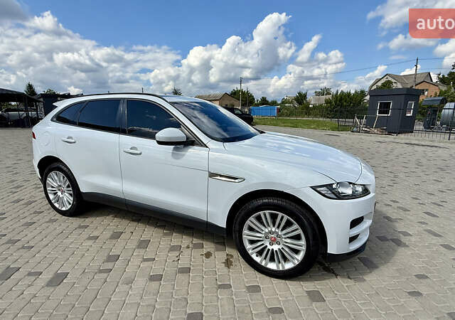 Белый Ягуар Ф-Пейс, объемом двигателя 2 л и пробегом 128 тыс. км за 23700 $, фото 2 на Automoto.ua