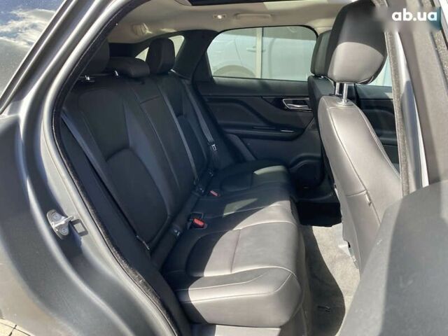 Белый Ягуар Ф-Пейс, объемом двигателя 2 л и пробегом 120 тыс. км за 23900 $, фото 11 на Automoto.ua