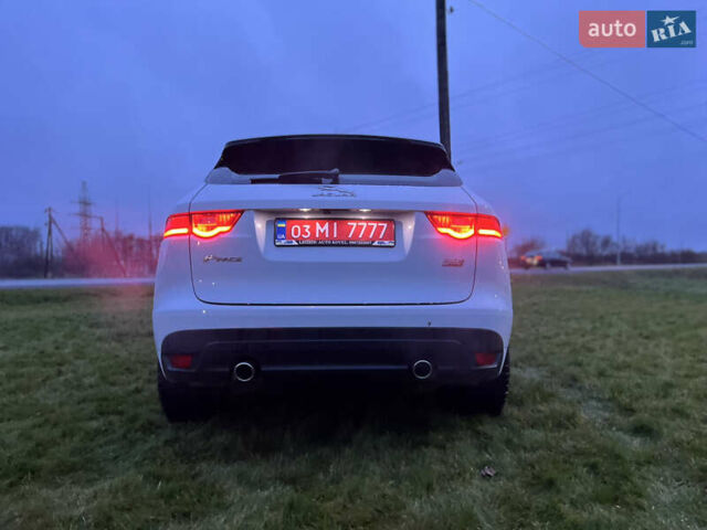 Белый Ягуар Ф-Пейс, объемом двигателя 3 л и пробегом 160 тыс. км за 25500 $, фото 65 на Automoto.ua