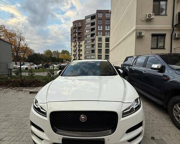 Белый Ягуар Ф-Пейс, объемом двигателя 2 л и пробегом 96 тыс. км за 38000 $, фото 27 на Automoto.ua