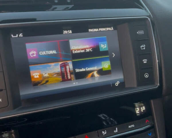 Белый Ягуар Ф-Пейс, объемом двигателя 2 л и пробегом 197 тыс. км за 10000 $, фото 2 на Automoto.ua