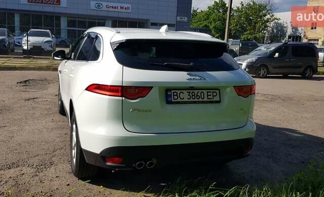 Білий Ягуар Ф-Пейс, об'ємом двигуна 2 л та пробігом 162 тис. км за 27000 $, фото 17 на Automoto.ua