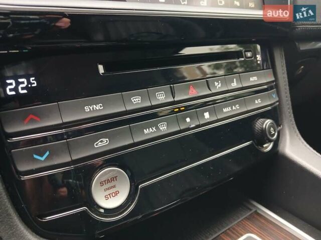 Белый Ягуар Ф-Пейс, объемом двигателя 2 л и пробегом 102 тыс. км за 24500 $, фото 35 на Automoto.ua