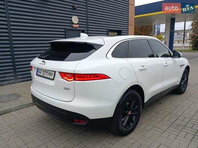 Белый Ягуар Ф-Пейс, объемом двигателя 2 л и пробегом 102 тыс. км за 24500 $, фото 10 на Automoto.ua