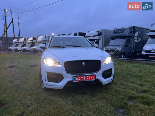Белый Ягуар Ф-Пейс, объемом двигателя 3 л и пробегом 160 тыс. км за 25500 $, фото 3 на Automoto.ua