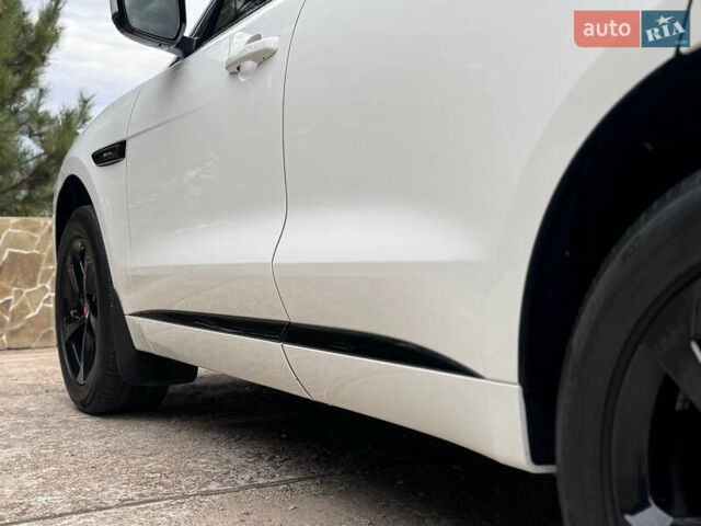 Білий Ягуар Ф-Пейс, об'ємом двигуна 2 л та пробігом 100 тис. км за 25700 $, фото 36 на Automoto.ua