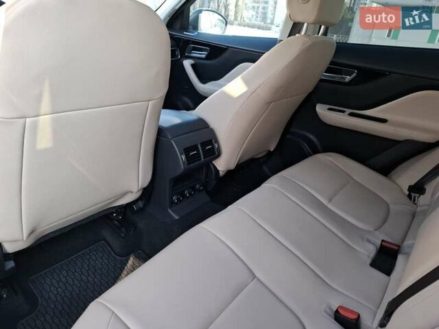 Білий Ягуар Ф-Пейс, об'ємом двигуна 2 л та пробігом 122 тис. км за 24400 $, фото 26 на Automoto.ua