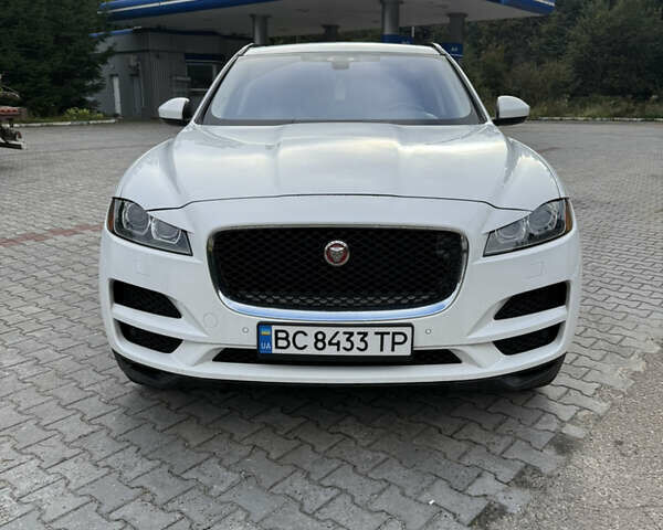Белый Ягуар Ф-Пейс, объемом двигателя 3 л и пробегом 151 тыс. км за 22900 $, фото 1 на Automoto.ua