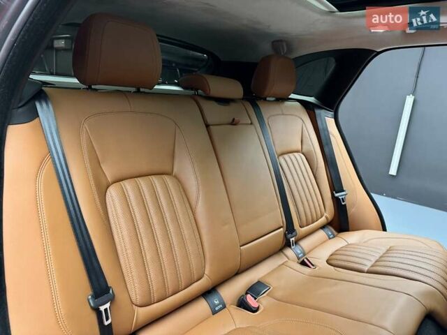 Белый Ягуар Ф-Пейс, объемом двигателя 3 л и пробегом 71 тыс. км за 27900 $, фото 57 на Automoto.ua