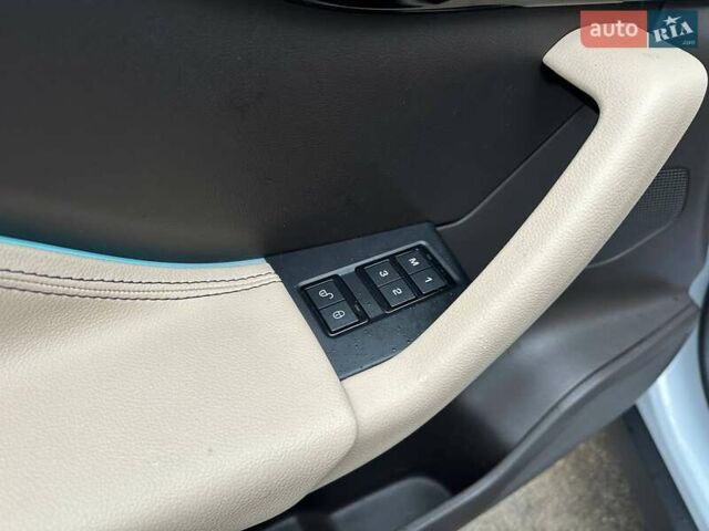 Белый Ягуар Ф-Пейс, объемом двигателя 2 л и пробегом 119 тыс. км за 26000 $, фото 9 на Automoto.ua