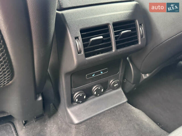 Білий Ягуар Ф-Пейс, об'ємом двигуна 2 л та пробігом 100 тис. км за 25700 $, фото 60 на Automoto.ua