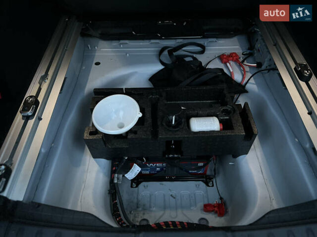 Белый Ягуар Ф-Пейс, объемом двигателя 3 л и пробегом 160 тыс. км за 25500 $, фото 23 на Automoto.ua