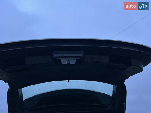 Белый Ягуар Ф-Пейс, объемом двигателя 3 л и пробегом 160 тыс. км за 25500 $, фото 19 на Automoto.ua