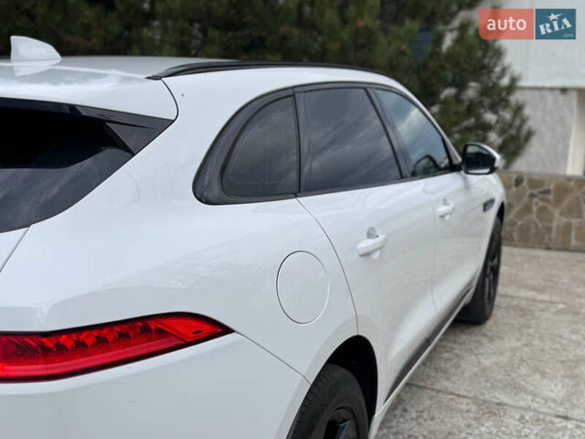 Білий Ягуар Ф-Пейс, об'ємом двигуна 2 л та пробігом 100 тис. км за 25700 $, фото 41 на Automoto.ua