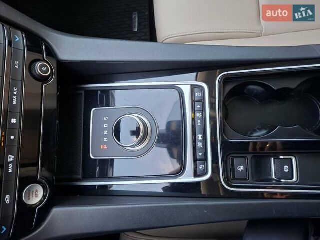 Білий Ягуар Ф-Пейс, об'ємом двигуна 2 л та пробігом 122 тис. км за 24400 $, фото 40 на Automoto.ua