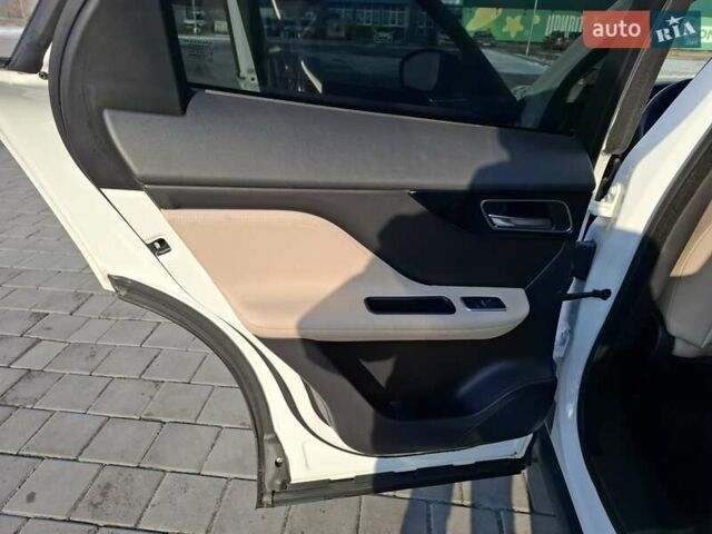 Білий Ягуар Ф-Пейс, об'ємом двигуна 2 л та пробігом 122 тис. км за 24400 $, фото 15 на Automoto.ua