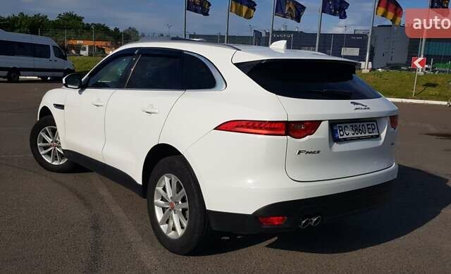 Білий Ягуар Ф-Пейс, об'ємом двигуна 2 л та пробігом 162 тис. км за 27000 $, фото 3 на Automoto.ua