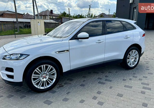 Белый Ягуар Ф-Пейс, объемом двигателя 2 л и пробегом 128 тыс. км за 23700 $, фото 8 на Automoto.ua