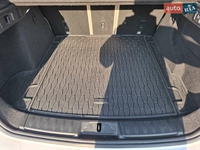 Білий Ягуар Ф-Пейс, об'ємом двигуна 2 л та пробігом 122 тис. км за 24400 $, фото 19 на Automoto.ua