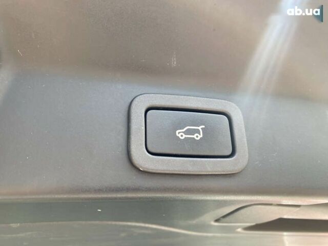 Белый Ягуар Ф-Пейс, объемом двигателя 2 л и пробегом 120 тыс. км за 23900 $, фото 28 на Automoto.ua